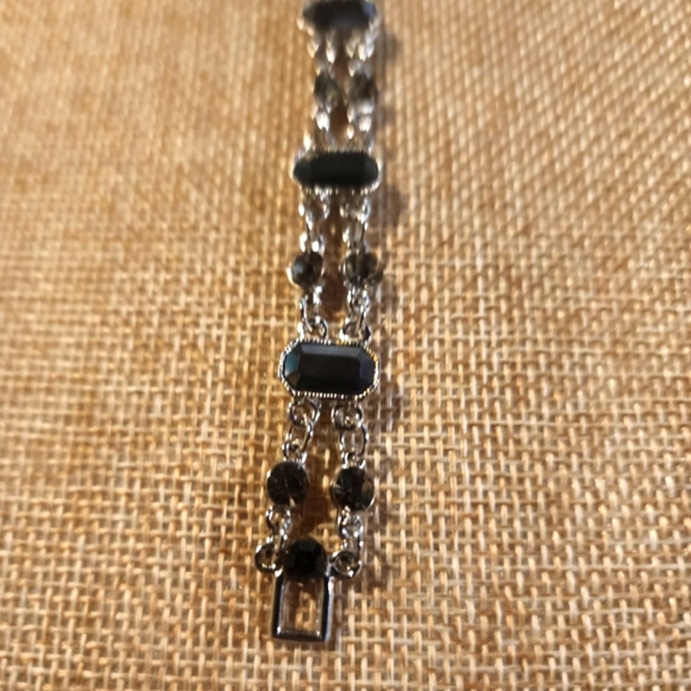 Cookie Lee Women's Black Crystal and Silver Bracelet NWOT - Picture 4 of 6